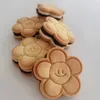 Bakvormen Cartoon Zonnige Bloemvormige Koekje Schimmel DIY Plastic Handpers Leuke 3D Cookie Cutter Stempel Schimmel Keuken tool