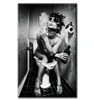 Sexy Bar Toilet Meisje Print Wanddecoratie Hoge Kwaliteit Canvas Wasruimte Thuis Muur Decor Zwart en Wit Bier Body Art Posters Fram8897039