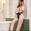 Vêtements de nuit pour femmes Printemps Sexy Rose Satin Peignoir À Manches Longues Pantalon Ceinture Noire Femmes Pyjama Deux Pièces Homewear Vêtements De Nuit