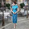 カジュアルドレス17colors中国のチョンサム伝統的な結婚式のqipao女性刺繍エレガントなスプリットドレス
