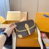 Baguette croissant grossisthandväskor för kvinnor läder messenger väska dam mode satchel axel väska kvinna presbyopic paket damier handväska g231121pe-9