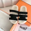 Lyxdesigner päls tofflor trendiga päls slider sandaler kvinnor män fluffig skjuv ull platt botten tofflor vinter mode utomhus loafers 35-46 låda