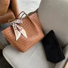 Zachte koeienhuid handgeweven handtas Leren dames groentemand Enkele schouder crossbody tas Boodschappentas vrouwelijke tas