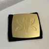 Designer-Spiegel, Orchideen-Stahldruck, Gold-Schönheitsspiegel, praktischer tragbarer kleiner Spiegel, Geschenk für Frauen, einseitiger Spiegel mit schwarzer Schutztasche, 6 x 6 cm