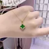 Van Clover ketting vier bladketen S925 Sterling Silver Koreaanse versie Nieuwe groene en witte dubbelzijdige klaver vrouwelijk temperamentlicht luxe geluk gras