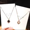 Van Clover Necklace Designer Four Leaf Pendant Korean version Dubbelsidig Lucky Grass Female CollarBone Simpledghn