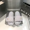 2023 designerskie klapki damskie sandały wysokiej jakości klapki buty pikowane platformy antypoślizgowe dno letnie klapki plażowe slajdów super wygodne płaski haczyk Loop10
