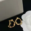Роскошные дизайнерские серьги, высококачественные золотые серьги-гвоздики Vintage Court с гравировкой цветочного алфавита, классические женские украшения, свадьбы, юбилеи, подарки, оптовая торговля
