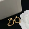 Brincos de designer de luxo, brincos de alfabeto floral gravados em corte vintage dourado de alta qualidade, joias clássicas para mulheres, casamento, aniversários, presentes, atacado