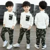 Kleidung Sets Kinder Sport Jungen Trainingsanzug Herbst Camouflage Kinder Tops Hosen 2er Kit Outfit Teenager 230331