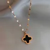 Vanlies Cleeflies Clover Necklace Designer Four Leaf Chain Never Fade Clover 18K Rose Gold Titanium Steel Simple Lucky Grass Pend