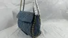 Łańcuchowe dżinsowe torbę na bitę można łatwo obsługiwać z dowolną kombinacją, niską, teksturowaną i przestronną