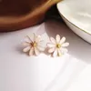 Studörhängen Flower Contracted Daisy Fashion Korea Temperament Minimaliste Geometric for Women Golden