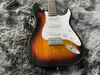 Chinese elektrische gitaar S T 3 pickups 3TS kleur aslichaam en hals 6 snaren