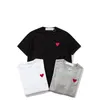 2024 CDG Fashion Mens Play T Shirt Designer Red Heart Commes Casual Women Shirts Des Badge Garcons High Quanlity Tshirts Cotton Embroidery 1662ESS