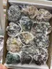 Dekorativa figurer En låda malm kristallrockprov mineralläkning reiki sten heminredning grov
