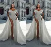 Dubai Arabiska glittrande plus -storlek Mermaid Wedding Dresses For Bride Off Shoulder Draped Gleats High Side Split Court Train Brudklänningar Vestidos de Novia Custom