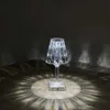 Nocne światła Nowoczesne luksusowe kryształowe lampa stołowa sypialnia przenośna dotyk Nocne światło USB Naładowanie LED Crystal Lampa stołowa P230331