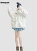 Kvinnors ullblandningar Nerazzurri Autumn Winter Overized White Hairy Warm Soft Faux Fur Coat Women med många fickor Söta kawaii Sweet Fluffy Jacket 231031