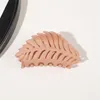 2023 New Hair Claws Women Personality Leaf Shape Hair Hair Clips 다채로운 단색 발톱 클립 여자 머리 액세서리 헤어 클립 선물