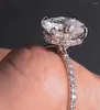 Klaster Pierścienie solid 18k białe złoto kobiety w przyjęciu na przyjęcie rocznicowe pierścionek zaręczynowy 1 2 3 4 5 CT Owalny Moissanite Diamond Trenda