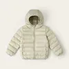 Donsjas Kinderen Dunne jassen van privélicht om warm te houden Baby Winter 2023 Baby's Cuhk Kinderkleding