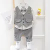 Kleidungssets Kinder Kinder Gentleman Anzug Geburtstag Hochzeit Elegantes Set Baby Jungen Freizeitkleidung Gestreiftes Hemd Weste Hosen Kostüm 230331