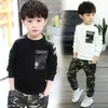 Kleidung Sets Kinder Sport Jungen Trainingsanzug Herbst Camouflage Kinder Tops Hosen 2er Kit Outfit Teenager 230331