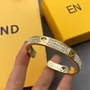 Grossister designer armband lyxarmband för kvinnor klassiska märke rosguld armband öppningar med diamanter mode smycken