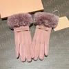 Kadınlar için lüks kürk eldivenler metal mektup yün eldivenleri sonbahar kış sıcak kaşmir eldiven açık rüzgar geçirmez peluş kayak eldiven