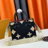 ONTHEGO Luxury Designer Shopper Bolsa de fim de semana de férias Mulheres Mens Praia Pochette Viagem Noite Sacos de Embreagem Cross Body Totes Bolsa em relevo Bolsas de Ombro