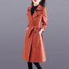 Trench da donna 2023 Temperamento Giacca a vento Giacca di media lunghezza Abbigliamento donna Cappotto lungo doppio petto Donna Vintage