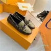 Tasarımcı -Kadın Loafers Lüks Kızın Ayakkabı Monogramları Daireler Tenis Spor Ayakkabı Moda Metal Toka Peas Ayakkabı ve Klasik Kadın Bayanlar Elbise Ayakkabıları