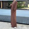 Ethnische Kleidung unter Abaya, inneres langes Slip-Kleid, einfarbig, gesmokte Manschetten, islamische muslimische Frau, lässig, Dubai-Türke, bescheidene Hijabi-Robe