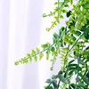 装飾的な花2PCS人工吊り植物フェーンフェイクグリーンヴァインプラスチック壁パティオポーチ屋外植物庭の装飾