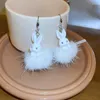 Boucles d'oreilles pendantes à la mode en peluche blanche pour femmes filles automne boule de fourrure crochet mode bijoux fête cristal décor