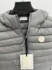 2023 Winter Mens Vests 외부웨어 가벼운 체중 수컷 코트 따뜻한 민소매 조끼 조끼 풍력 방풍 외투 야외 클래식 따뜻함 겨울 코트 남자 의류