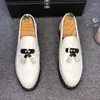 Scarpe eleganti di alta qualità moda bianca da uomo in pelle punta tonda formale masculino elegante abito da sposa uomo casual mocassini da ufficio