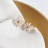 Studörhängen Flower Contracted Daisy Fashion Korea Temperament Minimaliste Geometric for Women Golden