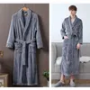 Damen-Nachtwäsche, Herbst-Winter-Flanell-Nachtwäsche, verdickter Plüsch, Paar-Robe, Bademantel, Herren, erweitertes großes Korallen-Fleece-Nachthemd für Damen