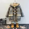 Jassen Kinderjas Wollen jas voor jongens Baby Meisjes Sneeuwpak Kinderen Fluwelen geïsoleerde kleding met capuchon Middellange geruite windjack 231031