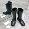 2022 Regnstövlar Säsong Proof Water Women's Knee Boot Medium Tube Tjock Bottom Chimney British Style Martin Shoes Size