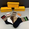 Designer-Herren- und Damensocken der Marke Luxury Sports Winter, Socken aus reiner Baumwolle mit Alphabet-Aufdruck und Deodorant-Box