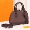 Luxurys designerväska alma bb 25 cm kvinnor axelväskor messenger väska läder handväska plånbok pursar crossbody tote med låsnyckel B01