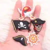 MOQ 20PCS PVC Cartoon Pirate Flag Flag Kapelusz kierownicy Bute Bute Akcesoria Dekoracja