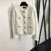 Designer-Jacke für Damen, Strickjacke, Mantel, Rundhalsausschnitt, lange Ärmel, Strickoberteile, mit Metallknöpfen verziert, weiß, elegante Mäntel, Strickjacke, Jacken, Designer-Kleidung für Damen