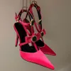 Raso di seta di alta qualità Punta a punta cinturino alla caviglia con bottone dorato Sandali con tacco alto décolleté da donna Tacchi a spillo Designer di lusso Scarpe eleganti Scarpe da festa Rosa rosa