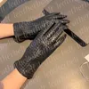 Gants de créateur tissés de haute qualité, mitaines en peau de mouton noire, automne hiver, gants chauds en peluche à cinq doigts, gants classiques Jacquard pour femmes