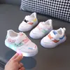 Baskets Enfants LED Chaussures avec Éclairage Enfants Casual Semelle Souple Bébé Glowing Garçons Filles Lumineux Solide Couleur Sprots Baskets Taille 21-30 230331