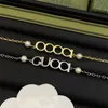 Kvinnliga armband designerkedja armband guld lyxiga smycken bokstav pärla armband handled silver g armband presentförpackning